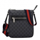 Gucci(グッチ) コピー 792082 FADJA 1042 グッチ ショルダーバッグ メンズ レディース GG ブラック スモール メッセンジャーバッグ ブラック GUCCI 792082 FADJA 1042