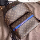 ルイヴィトン リュック アポロバックパック M43849 フロントに"LOUISVUITTON"の文字がとてもオシャレ