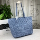 Chanel レザー シャネル ショルダーバッグ　ショッピングバッグ ブルー AFC180667