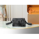 LV メンズ ダモフラージュ スチーマーショルダーバッグ M14923