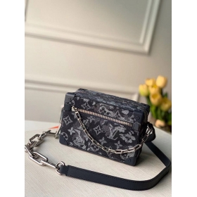 Louis Vuitton メンズ ミニ ショルダー バッグ M80033